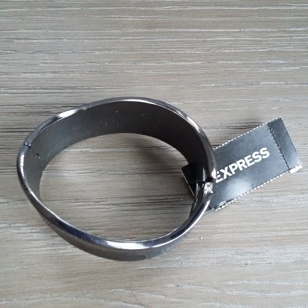 Express Wave Bangle Bracelet